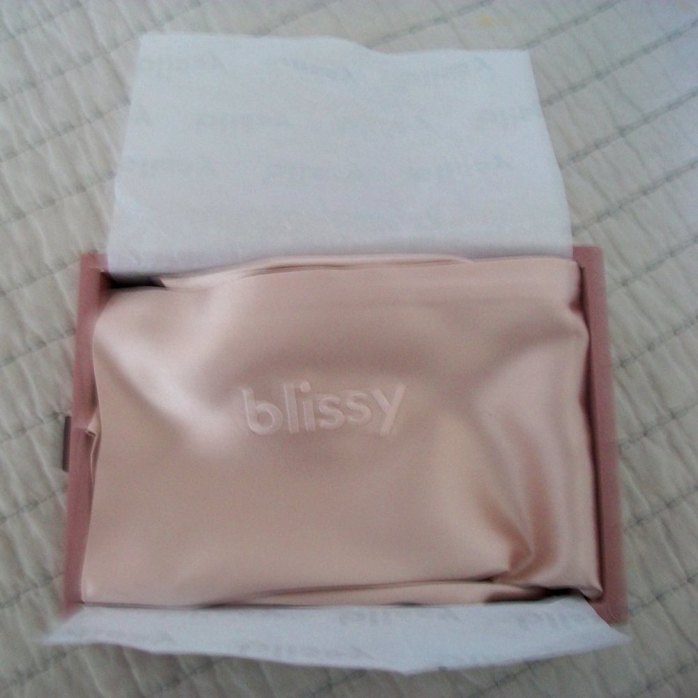 NIB Blissy 100% Mulberry Silk Queen Pillowcase Pink